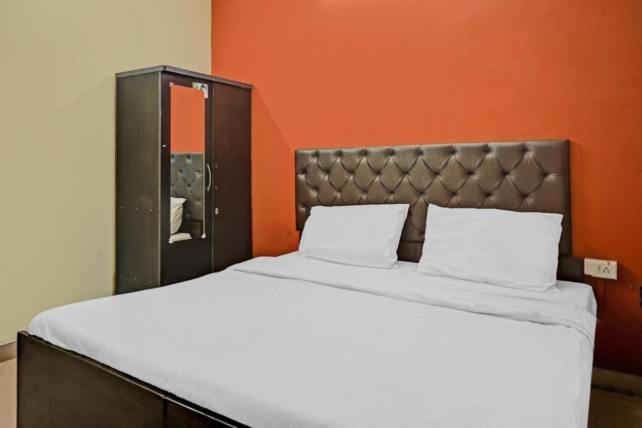 OYO 7498 Hotel Aparajita Váránasí Exteriér fotografie